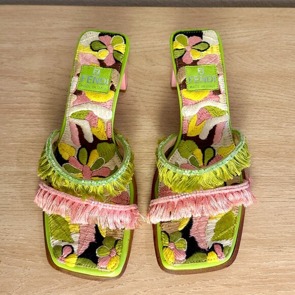 Vintage Fendi Embroidered Flower Kitten Heels 6.5 - Picture 2 of 8